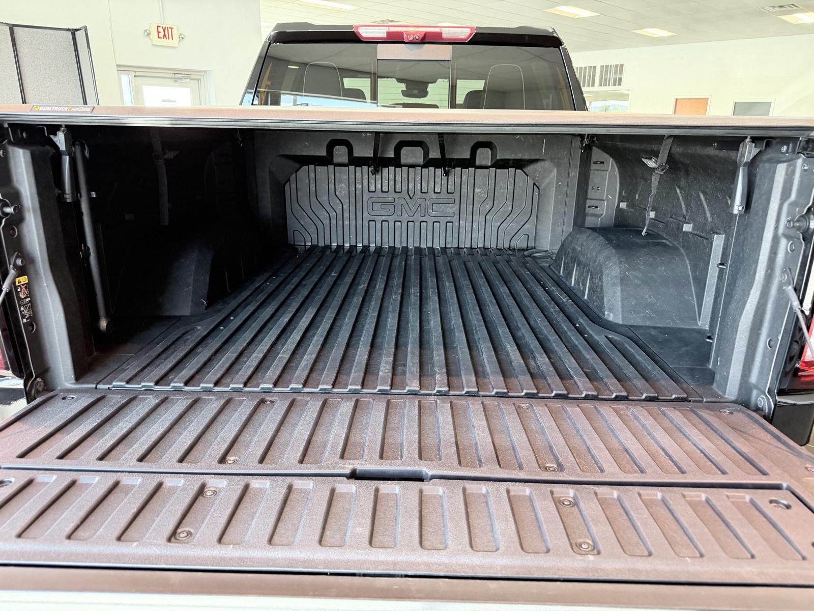 Used 2025 Onyx Black GMC Denali Ultimate image 16