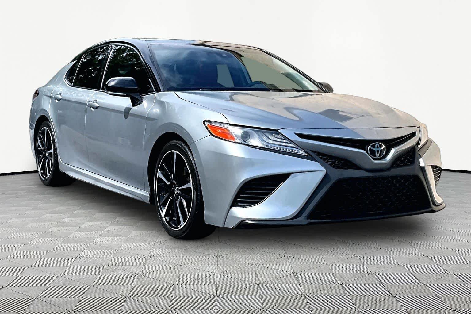 Used 2019 Celestial Silver/Midnight Black Metallic Toyota XSE image 3