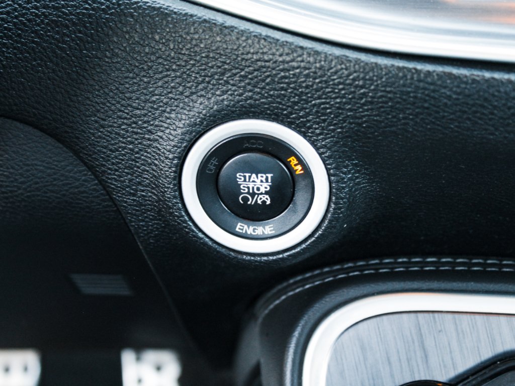 Used 2015 Sublime Pearl Coat Dodge R/T image 17