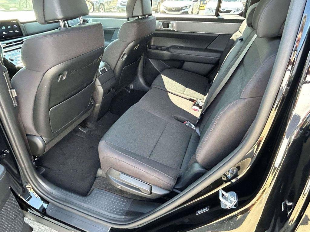New 2027 Black Hyundai SE FWD image 44