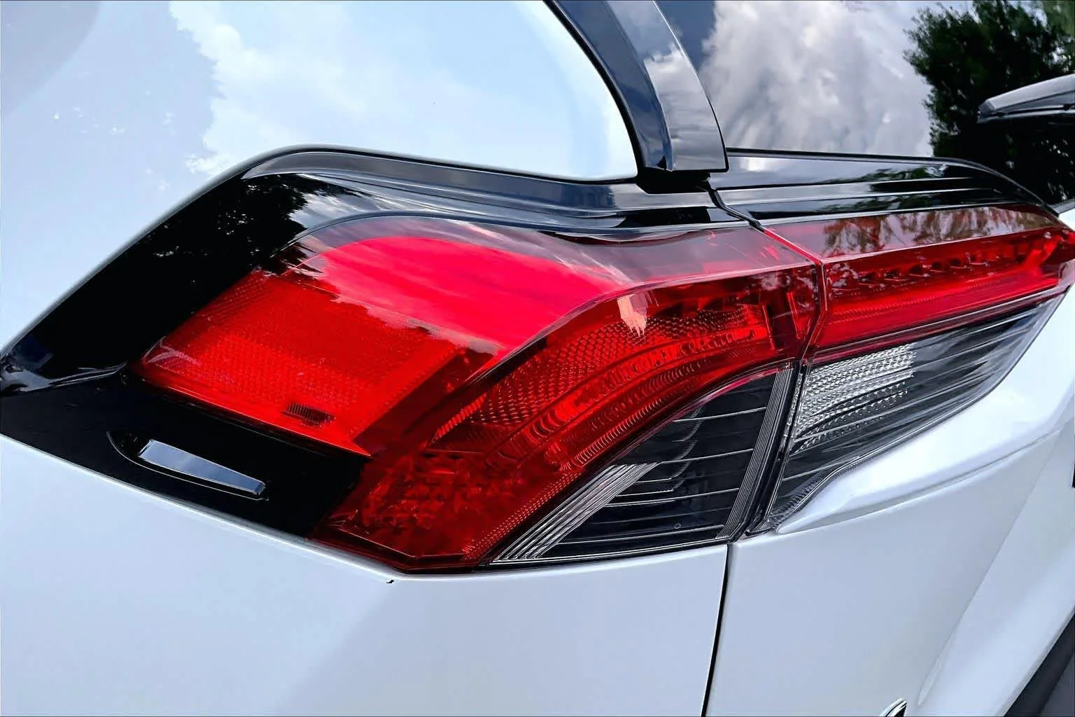 Certified Used 2024 Wind Chill Pearl Toyota Hybrid XLE Premium image 27