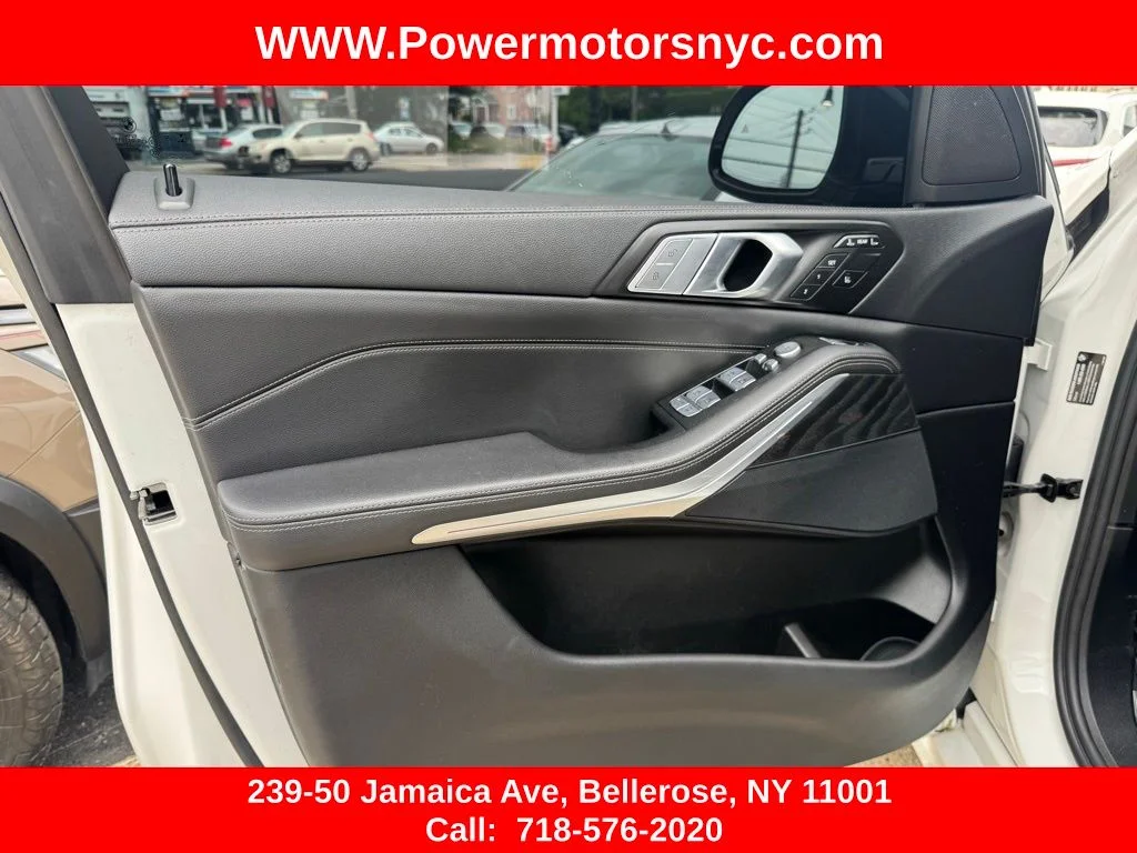 Used 2022 White BMW xDrive40i image 22