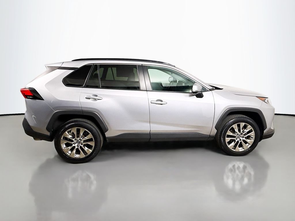 Used 2021 Silver Sky Metallic Toyota XLE Premium image 8