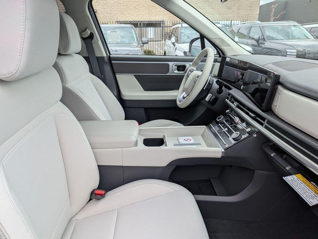 New 2026 White Hyundai SE FWD image 32