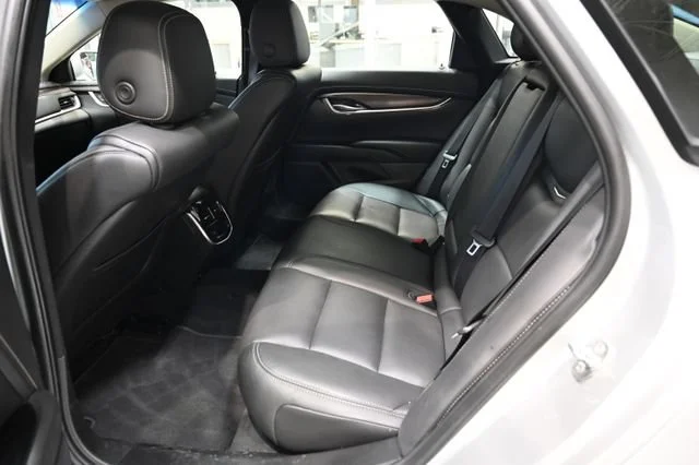 Used 2019 RADIANT SILVER METALLIC Cadillac Luxury image 11