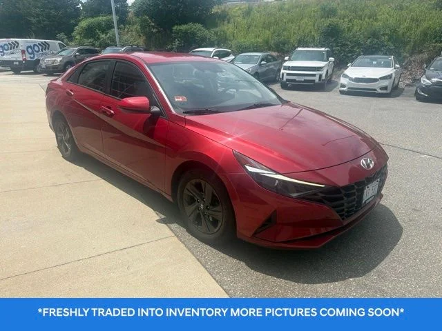 Used 2021 Red Hyundai SEL image 1
