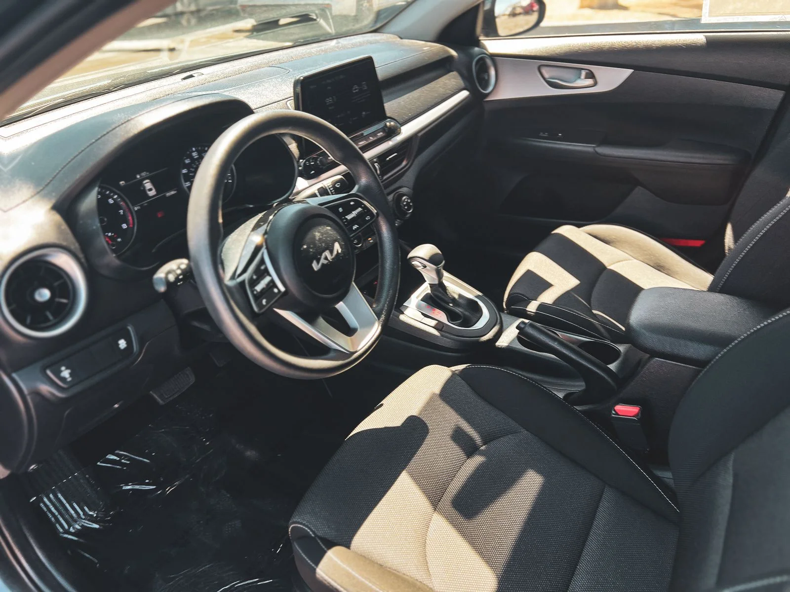 2024 Kia Forte LXS - Photo 13