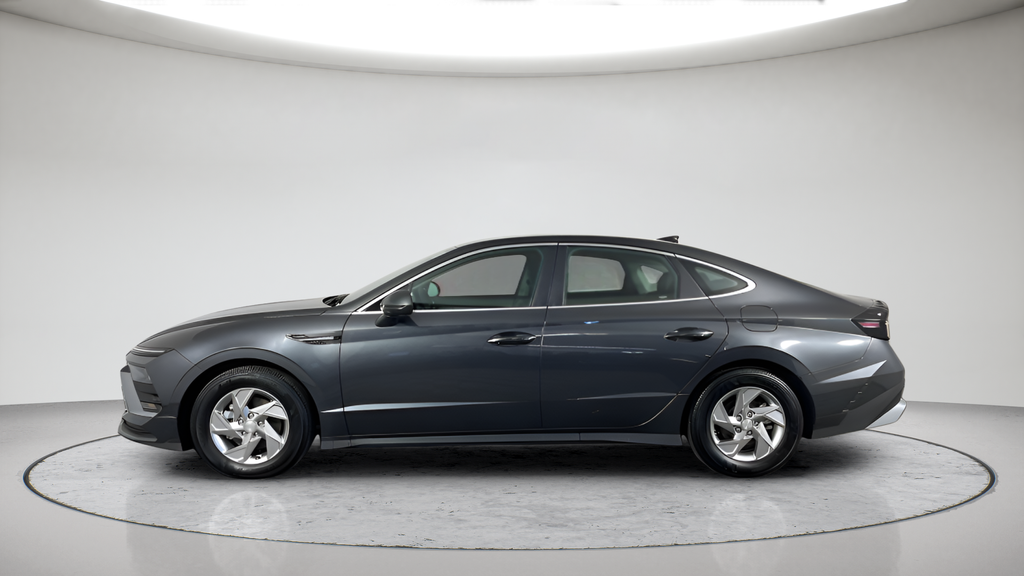 Used 2025 Portofino Gray Hyundai SE image 6