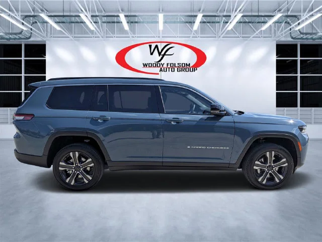 New 2027 Steel Blue Paint Jeep Limited image 2