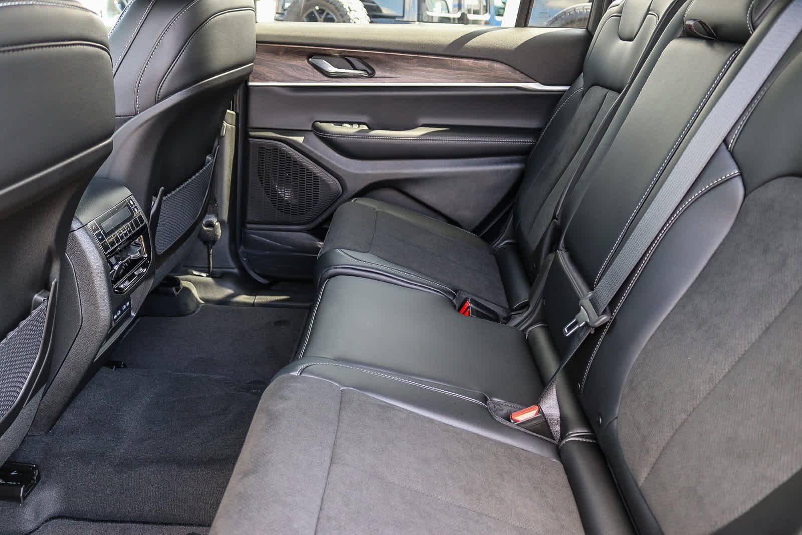 New 2027 Sting-Gray Clear-Coat Paint Jeep Laredo Altitude image 18