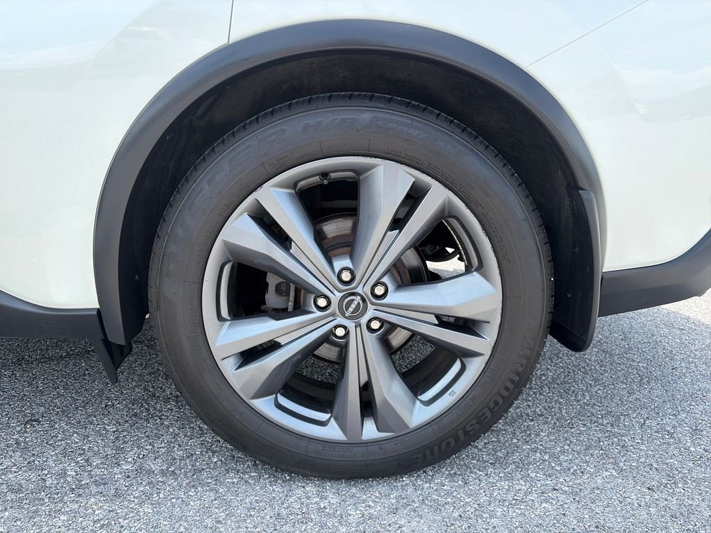 Used 2024 Pearl White Nissan Platinum image 47