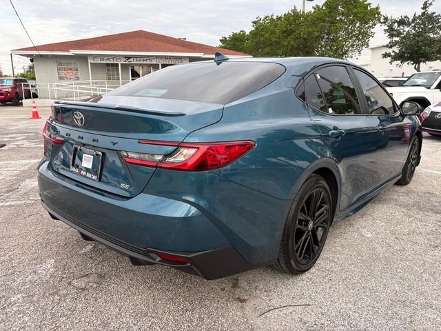 2025 Toyota Camry SE - Photo 8