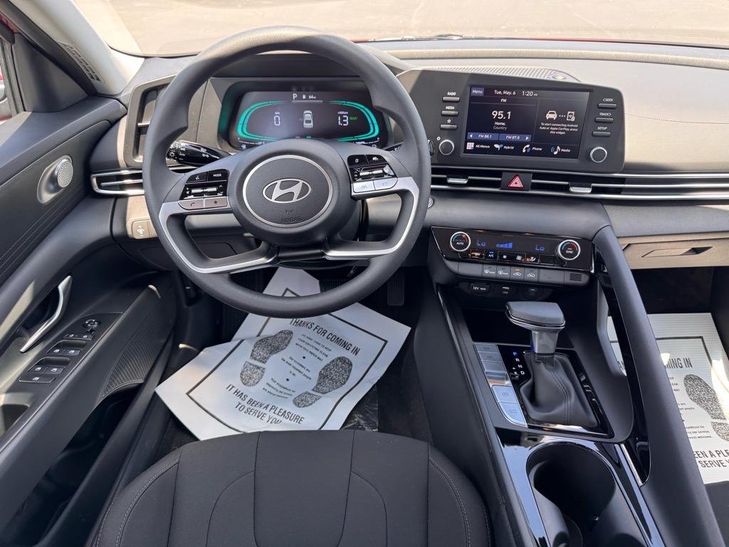 2025 Hyundai Elantra Blue - Photo 3