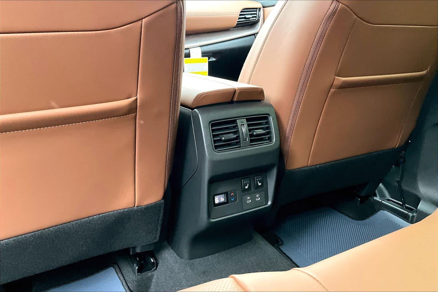New 2026 2T WHT BLK XKJP Nissan Platinum image 20