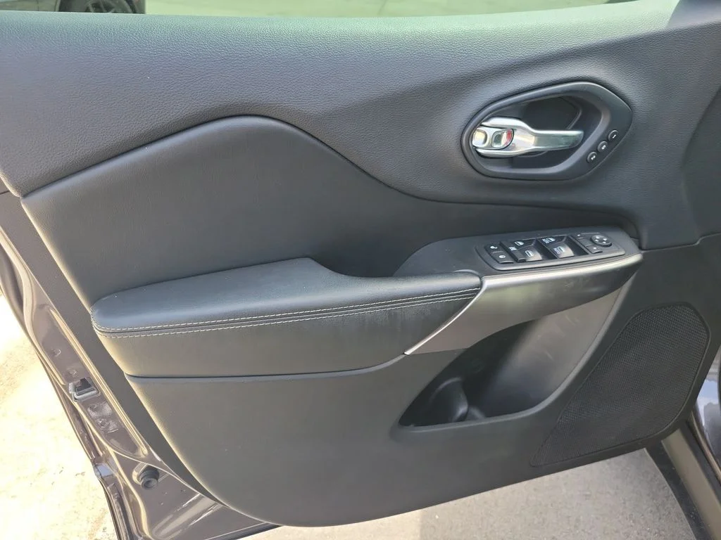 Used 2019 Gray Jeep Limited image 14