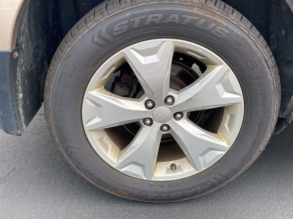 Used 2014 Burnished Bronze Metallic Subaru 2.5i Premium image 13