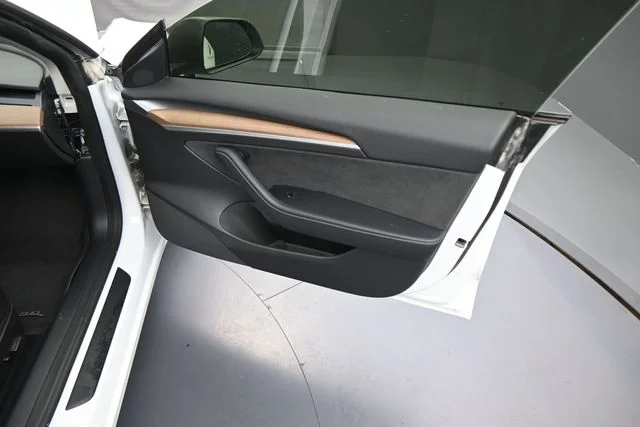 Used 2022  Tesla Long Range image 62