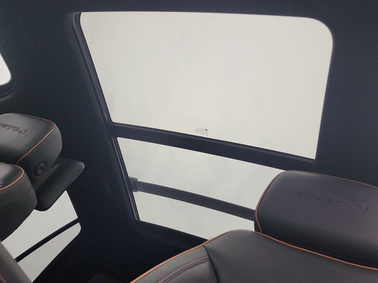 Used 2021 White GMC AT4 image 20