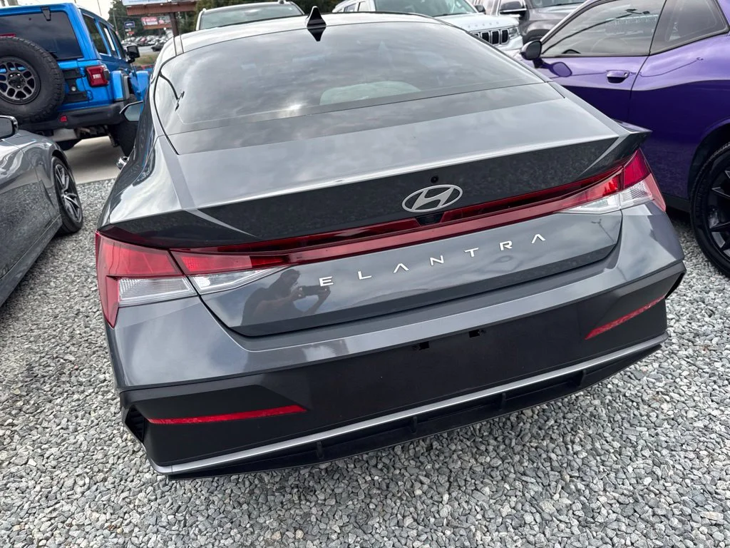 Used 2024 Gray Hyundai SEL image 4