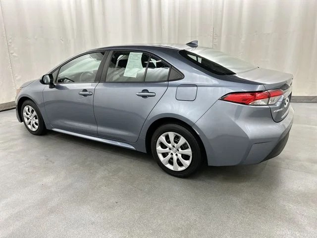 Used 2023  Toyota LE image 3