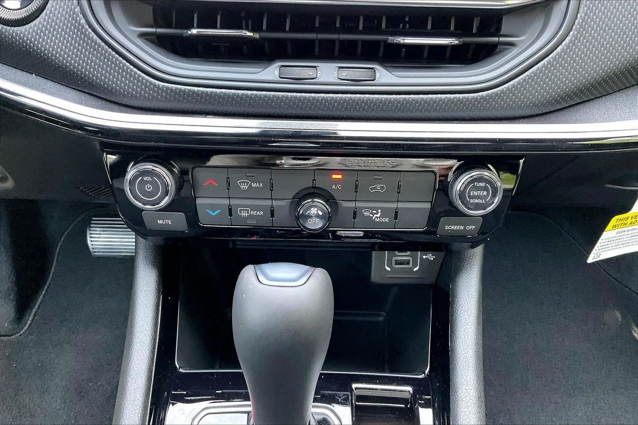 New 2026 Fathom Blue Pearl Coat Jeep Latitude image 14
