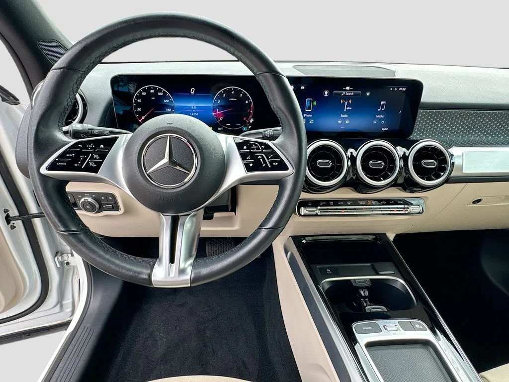 Used 2025  Mercedes-Benz GLB 250 image 12