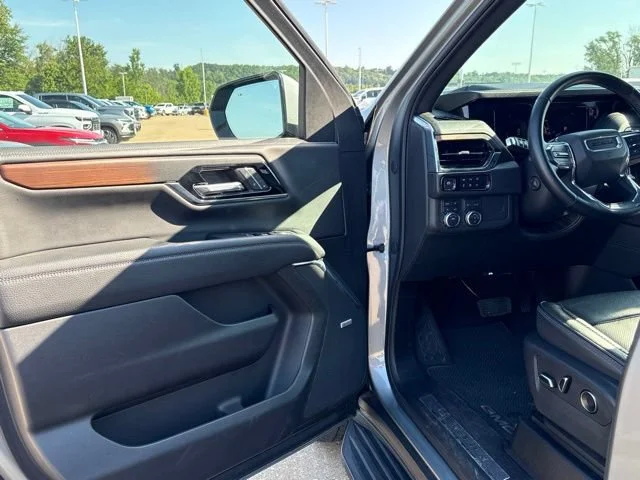 2025 GMC Yukon Denali - Photo 9