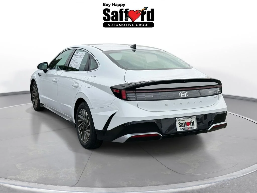 Used 2025 White Hyundai SEL image 5