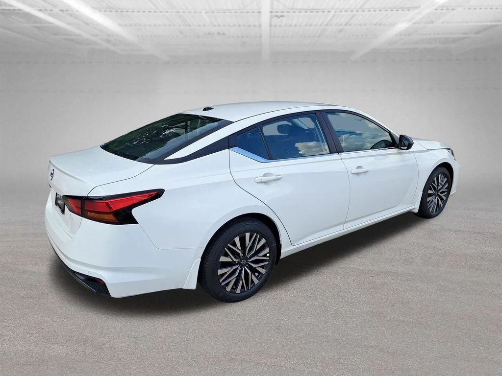 New 2026 White Nissan 2.5 SV image 5