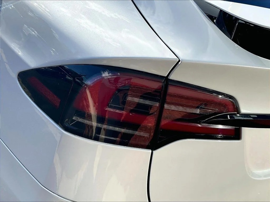 Used 2022  Tesla Plaid image 23