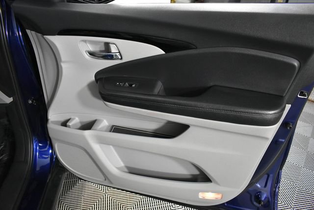 Used 2019 Blue Honda Touring image 16