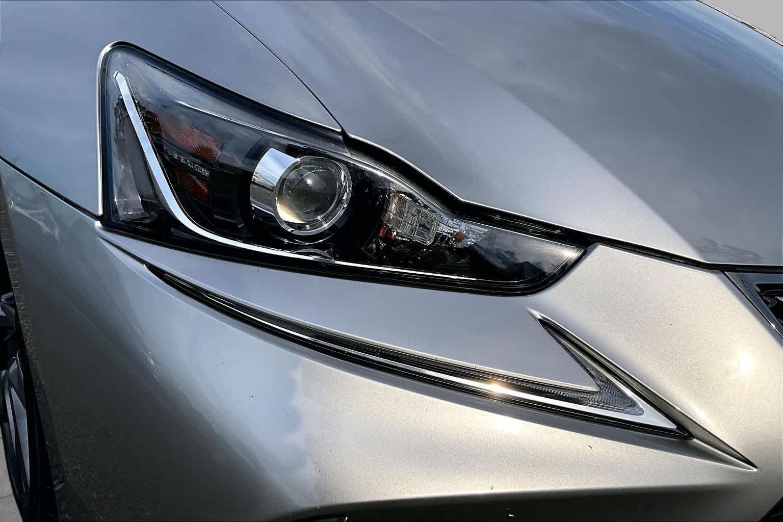 Used 2017 Atomic Silver Lexus  image 28