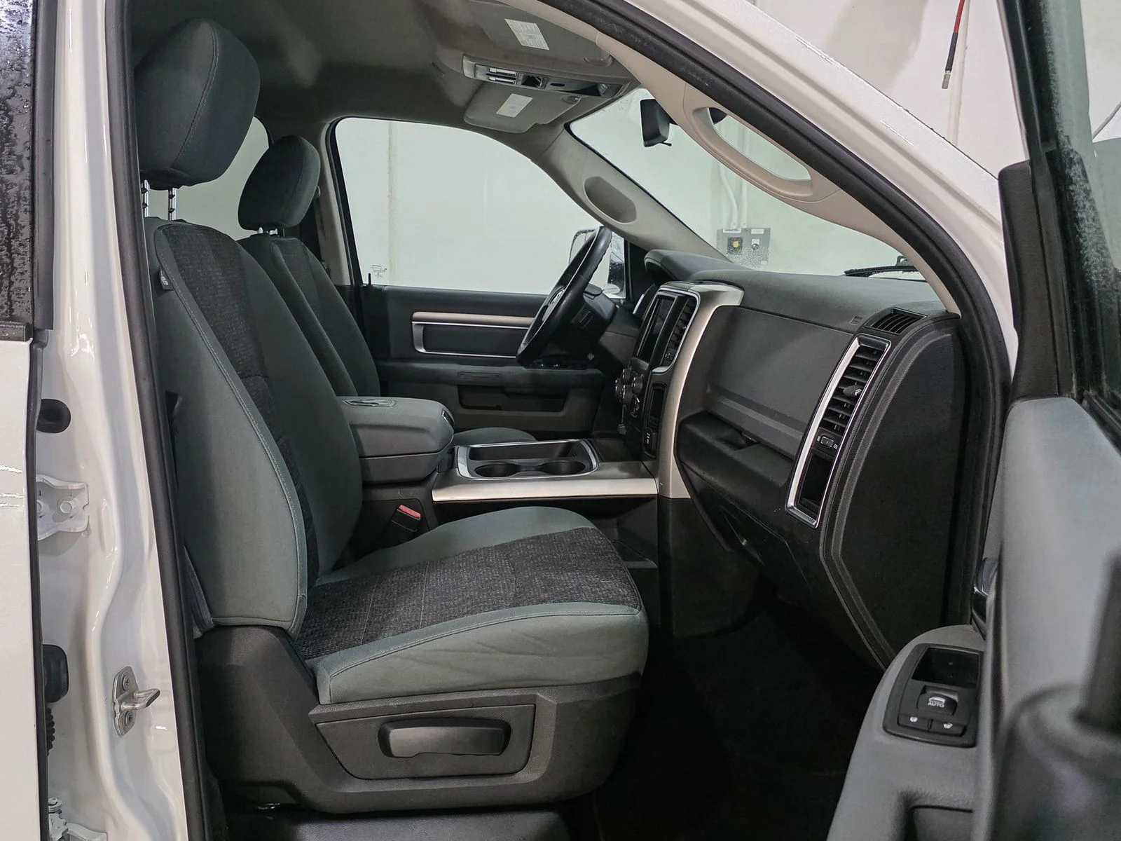 Used 2018 White Ram Big Horn image 21