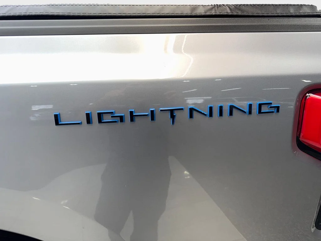 Used 2022 Silver Ford Lariat image 24