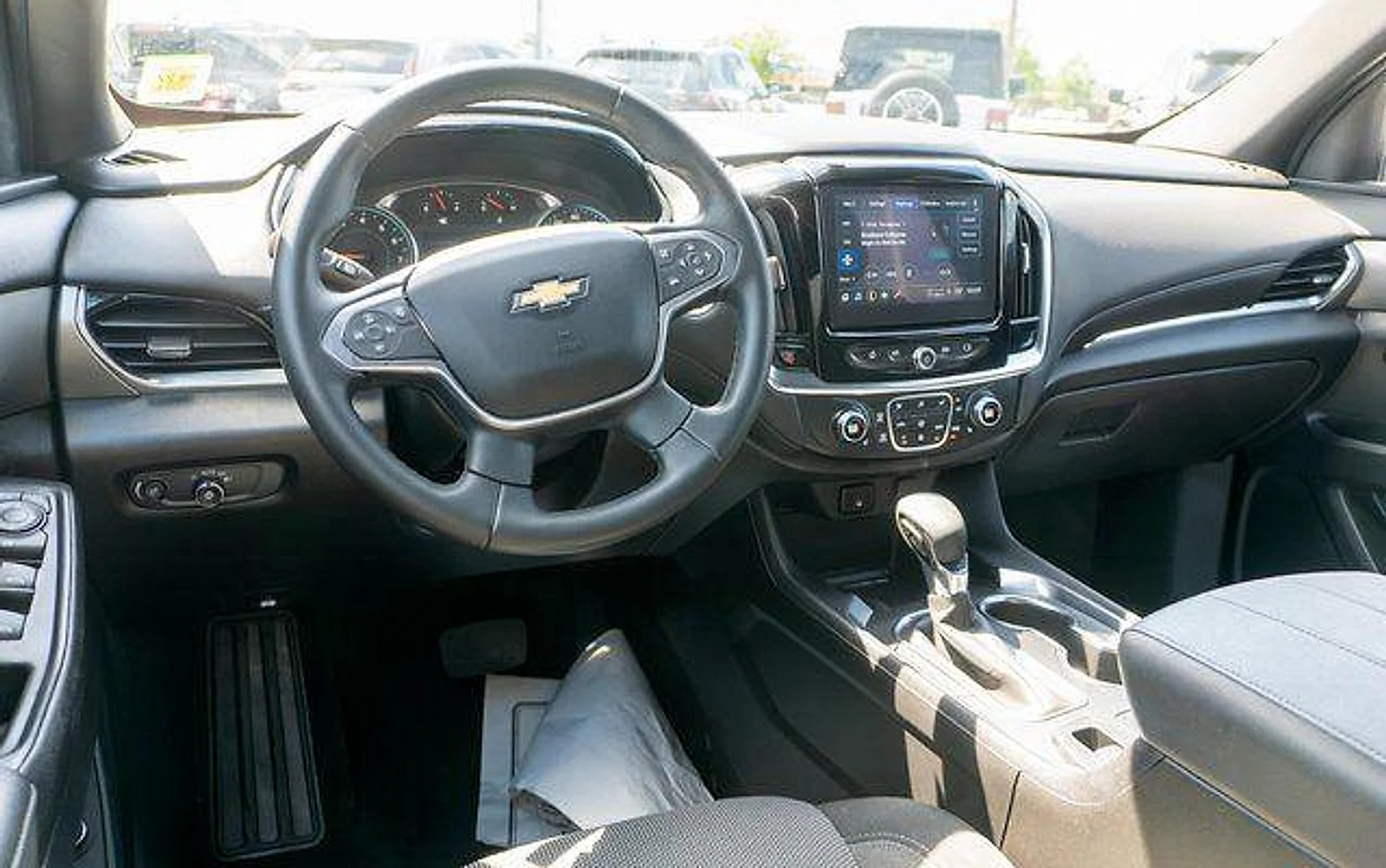 Used 2023 Summit White Chevrolet AWD LT Cloth image 13