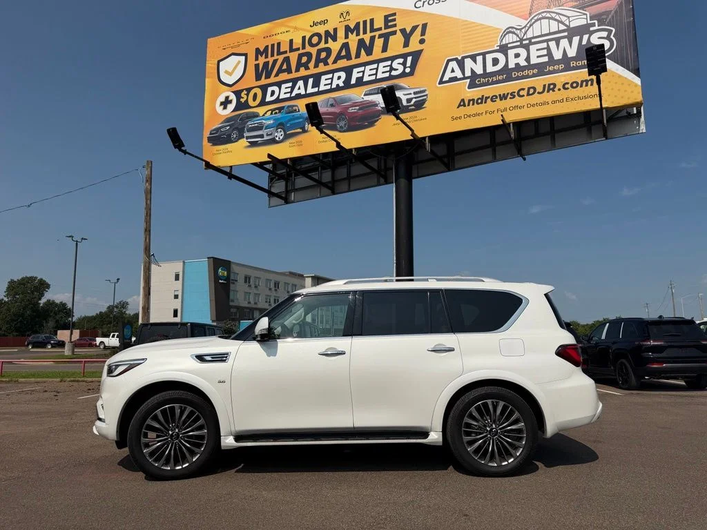 Used 2018 White INFINITI Base image 2