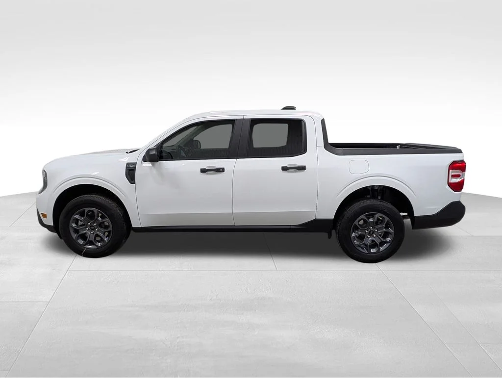 New 2026 Oxford White Ford XLT image 1