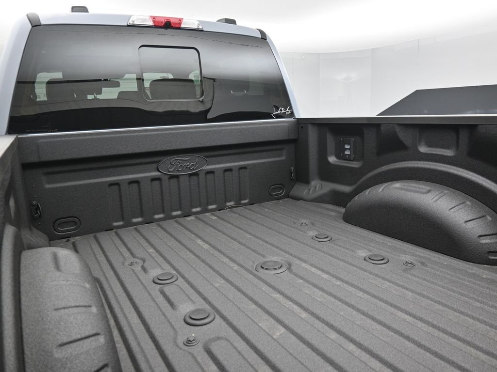 New 2026 Glacier Gray Metallic Tri-Coat Ford Lariat image 24