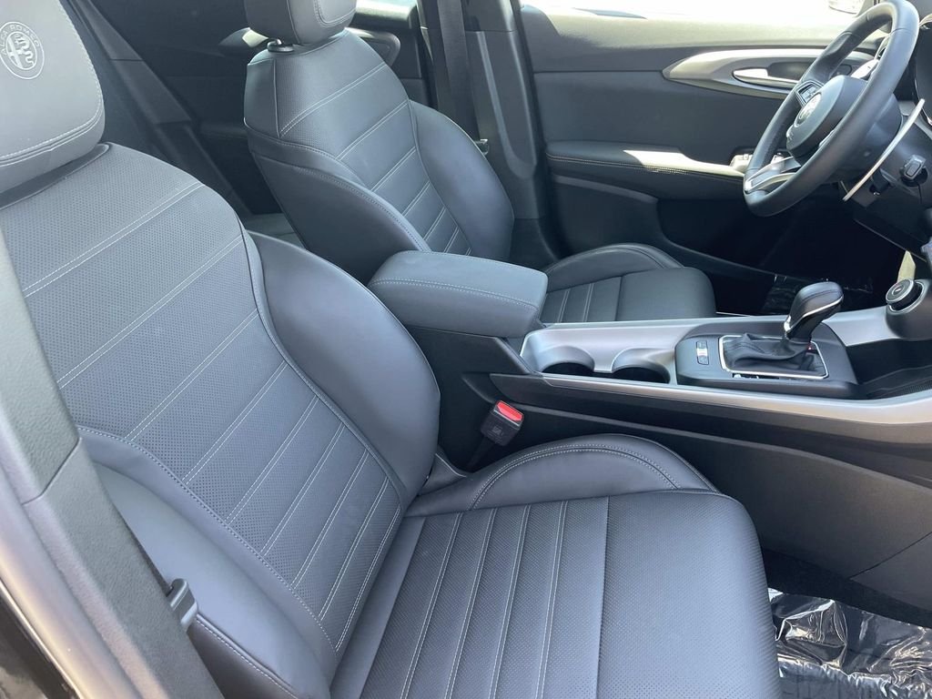 Used 2025 Black Alfa Romeo Base image 28