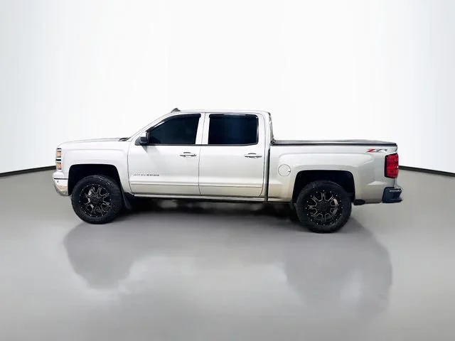 Used 2015 SILVER ICE METALLIC Chevrolet LT image 9