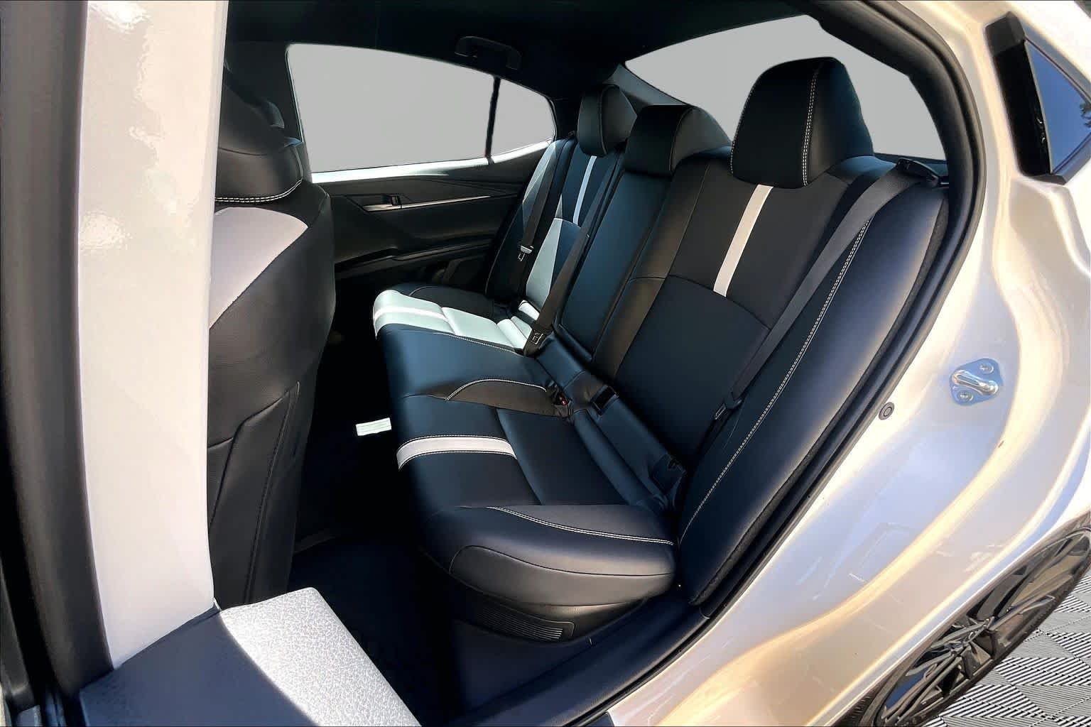 Used 2025 Ice Cap Toyota SE image 21