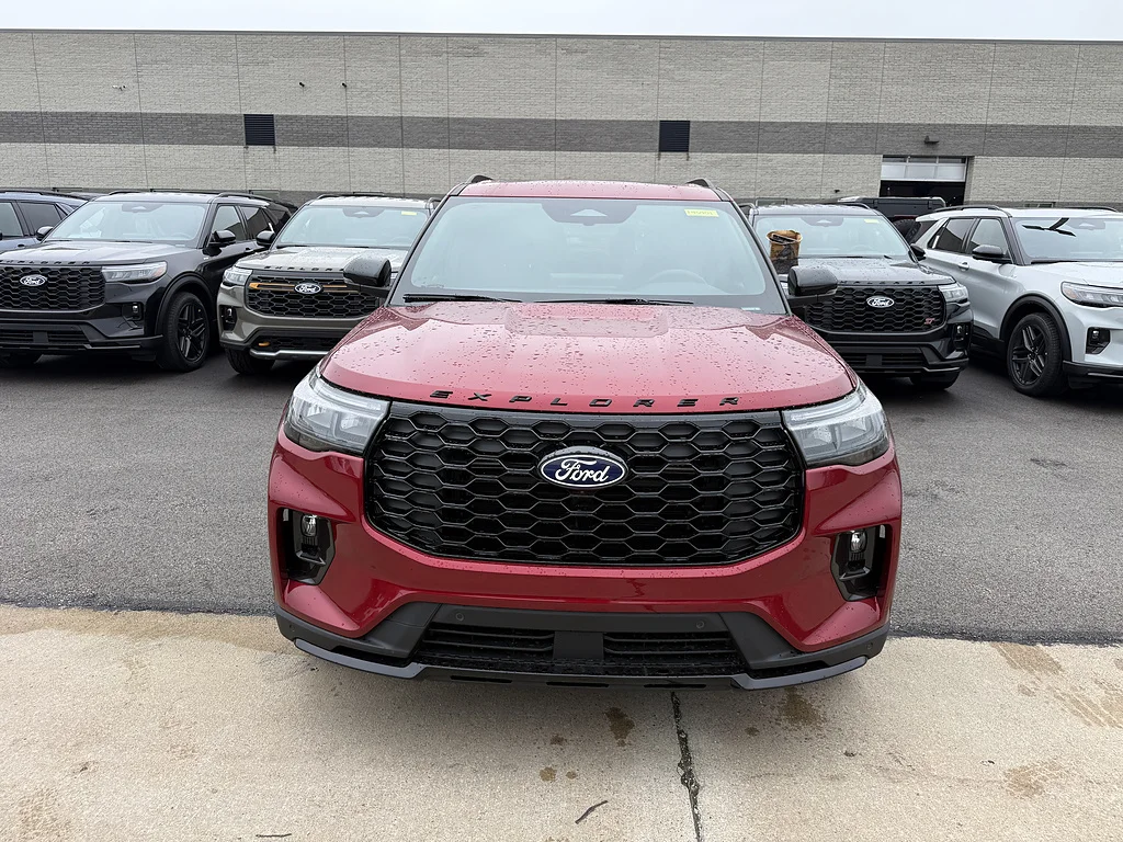 New 2027 Ruby Red Metallic Tinted Clearcoat Ford ST-Line image 2