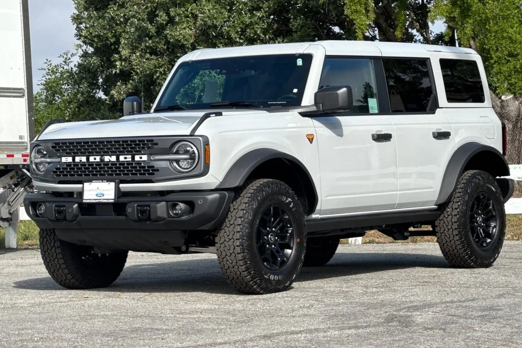 New 2026 Oxford White Ford Badlands® image 8