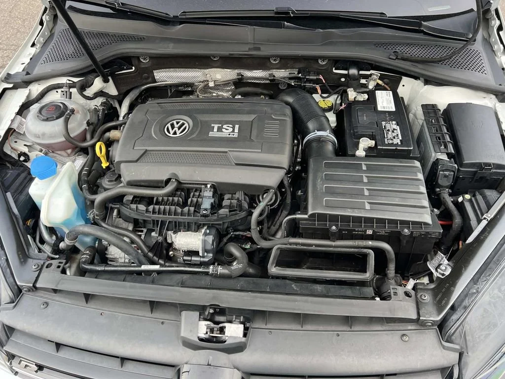 Used 2019 White Volkswagen 2.0T w/DCC & Navigation image 8