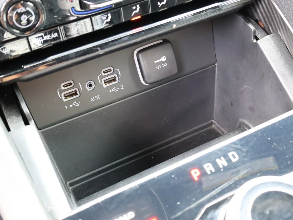 Used 2024 Silver Jeep Limited image 39
