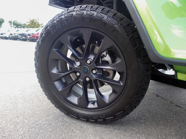 Used 2025 Green Jeep Sahara 4xe image 11