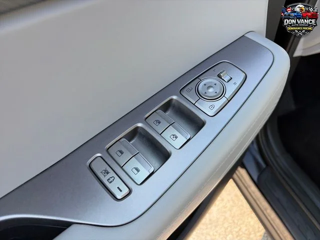 Used 2025 Black Hyundai SEL image 11