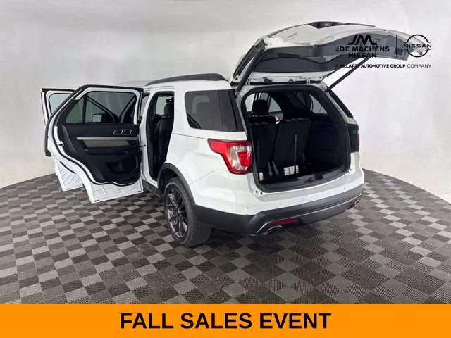 Used 2017 White Ford XLT image 23