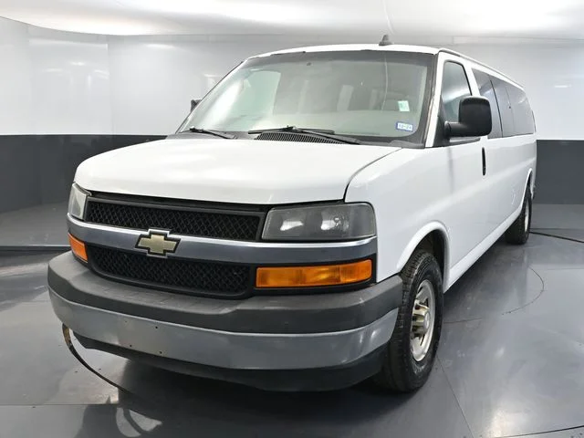 2017 Chevrolet Express Passenger LS - Photo 11
