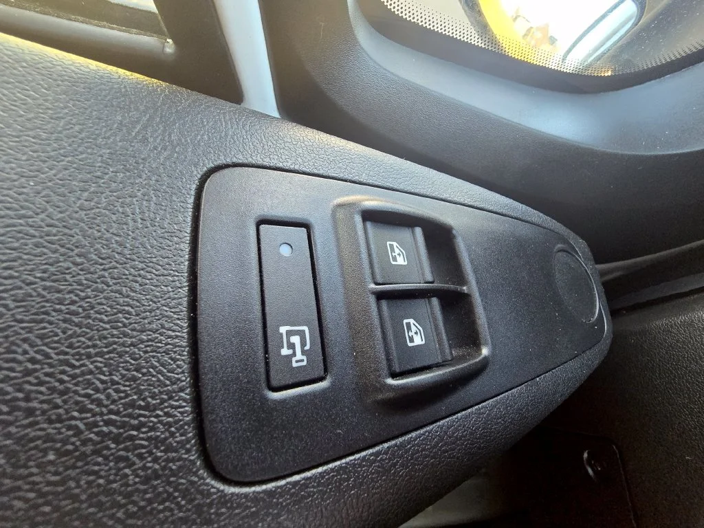 Used 2025 White Ram Base image 16